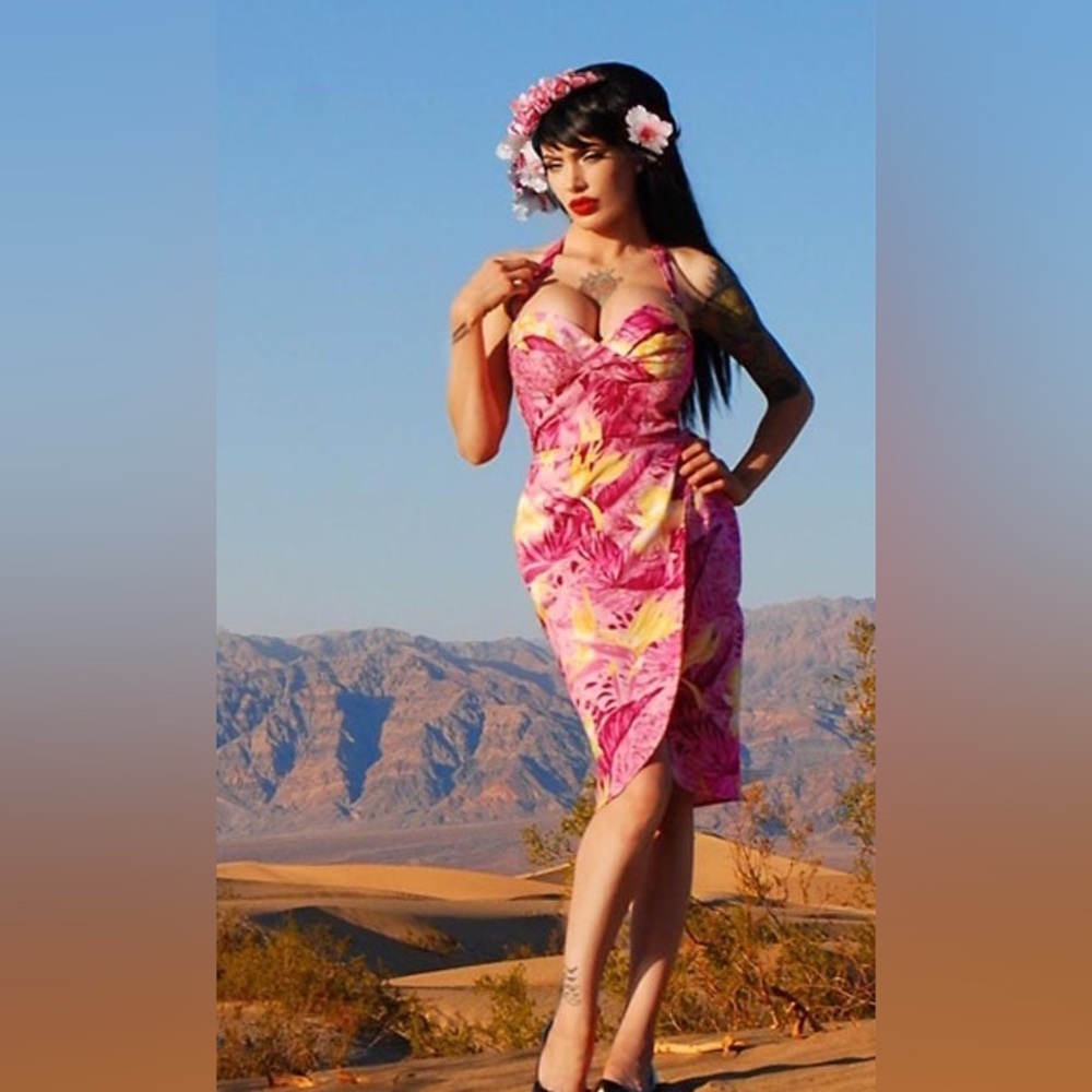RARE BNWT Deadly Dames by Micheline Pitt Malibu Tiki Dress in Pink & Yellow XL